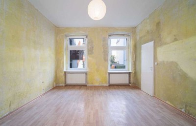 Sanierungsbedürftiger Altbau in Toplage Neukölln: 2 Zimmer mit Gestaltungsspielraum