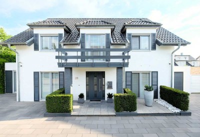 Exklusives, freistehendes Luxus-Einfamilienhaus mit Garage und Garten