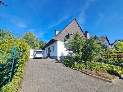 Zuhause fühlen wie im Urlaub!
Ein-/Zweifamilienhaus mit traumhaftem Garten in Ense-Lüttringen