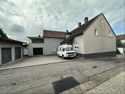 ZWANGSVERSTEIGERUNG: Zweifamilienhaus