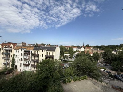 Gemütliche, zum Hof ausgerichtete, 2-Raumwohnung im 2. Obergeschoss mit Balkon, in zentraler Lage!