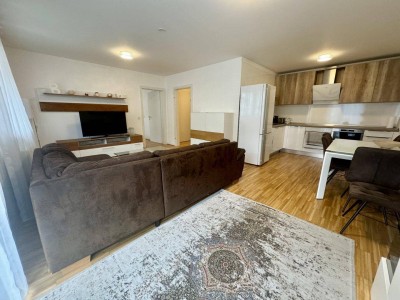 Neuwertige 2-Zimmer-Wohnung mit Balkon in U-Bahn-Nähe – voll möbliert!