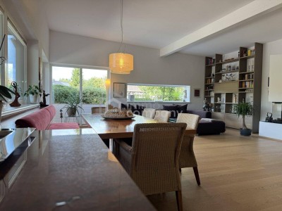 Traumhafter Bungalow in einmaliger Attersee-Lage. Attersee Ort: 155m² Luxus mit Garten und Terrasse!