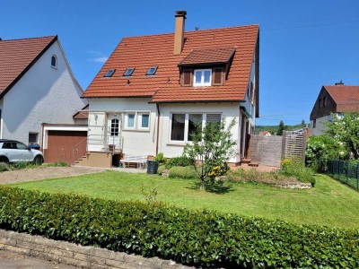 freistehendes 2- Familienwohnhaus in Neuhausen mit großem Garten und Terrasse