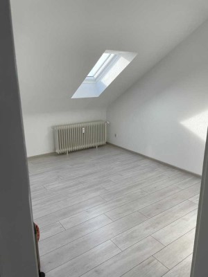 Helle 2-Zimmer Wohnung im 4. OG in Krefeld