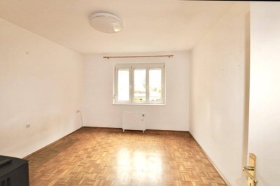 Hübsche 3-Zimmerwohnung in Toplage von Hollabrunn, Küche mit Küchenzeile, hell, guter Zustand, Hausgarten, im Zentrum Hollabrunns, Nähe Bahnhof!