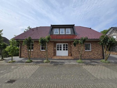 Geräumiges sehr gepflegtes EFH in ruhiger Wohnlage mit schönem Grundstück und Doppelgarage