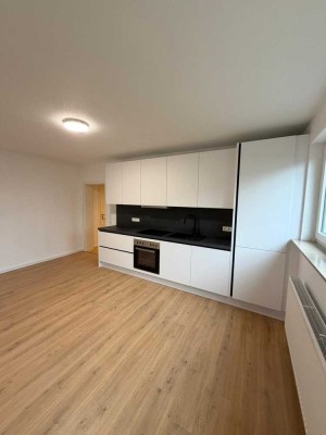 Vollständig sanierte 2-Zimmer-Wohnung mit modernem offenem Koch/Wohn-Konzept