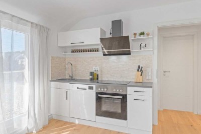 Erstbezug nach Sanierung: Stilvolles helles Apartment in ruhiger Lage (möbliert oder unmöbliert)