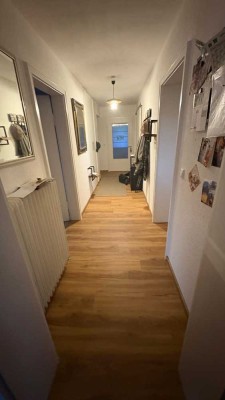 Erstbezug nach Sanierung: freundliche 3-Zimmer-Wohnung mit Einbauküche und Balkon in Salzweg