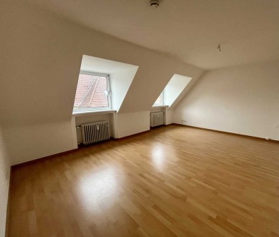 Helle, renovierte Dachgeschosswohnung im beliebten Südviertel in Essen