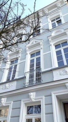 Helle solide modernisierte 2-Zi-Altbauwohnung in denkmalgesch. Haus mit gr. Südbalkon