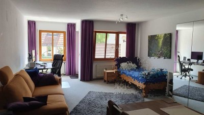 1,5-Zimmer-Wohnung mit Küche und Balkon, zentral in Schlier