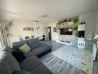 Sehr helle 4 Zimmer-Wohnung mit 2 Balkonen & Garage zu vermieten