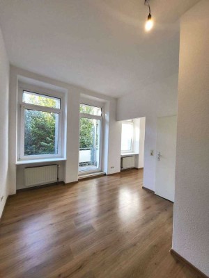 *Helle und freundliche 2,5 Zimmer mit offenem Wohn-/Essbereich  + Balkon + Einbauküche als Option*