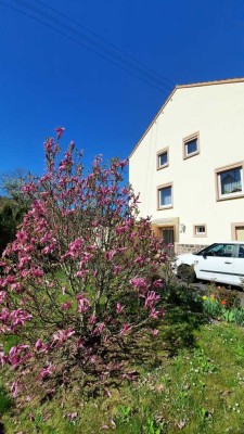 Günstiges, modernisiertes 5-Raum-Einfamilienhaus mit normaler Innenausstattung in Theisbergstegen