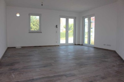 NEU! Wunderschöne 3 Zimmer-Wohnung mit Terrasse  und  Garten!