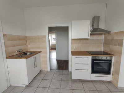 Renovierte 2-Raumwohnung + Loggia + Laminat + große Küche + EBK