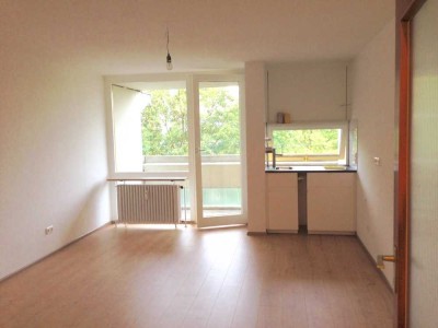 1-Zimmer-Wohnung mit Balkon und kl. EBK in Perlach, München