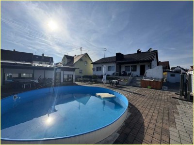 Zwei Häuser – ein Traum mit Pool