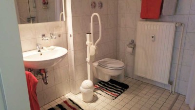 Geschmackvolle, ruhige Senioren-Wohnung mit Balkon und EBK in Hannover
