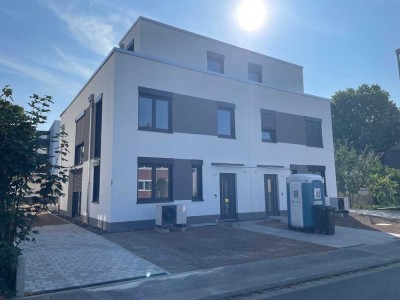 ERSTBEZUG MODERNE DHH IN MAINZ-WEISENAU MIT 5 ZIMMER – EBK/GÄSTE-WC/DACHTERRASSE & GARTEN