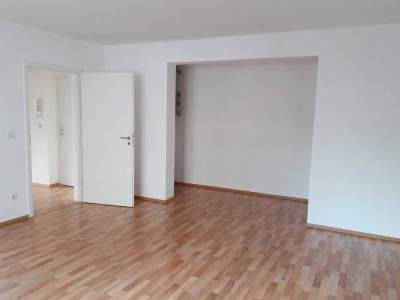 Helle 2 Zimmer Wohnung mit Balkon! (WG-Geeignet)