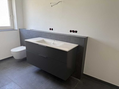 Erstbezug! Komplett renovierte Wohnung mit Schreiner-Einbauküche im Herzen von Korb