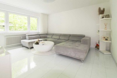 Attraktive 4-Zimmer-Wohnung mit Loggia und Tiefgaragenstellplatz  – In Köln Weiden