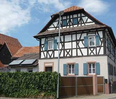 Fachwerkhaus mit schönem Hof, gut nutzbarer Scheune  und viel Entwicklungspotential