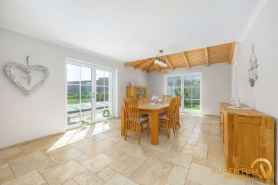 Ansprechendes Wohndomizil mit großzügigem Außenbereich zu verkaufen, sofort frei