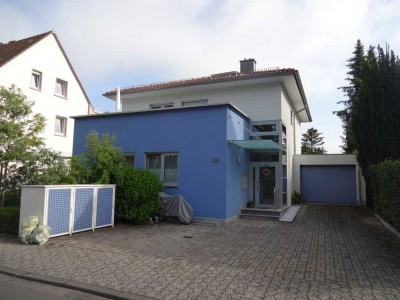 Exklusive, gepflegte 2-Zimmer-K/B-Wohnung mit Balkon in ruhiger Lage