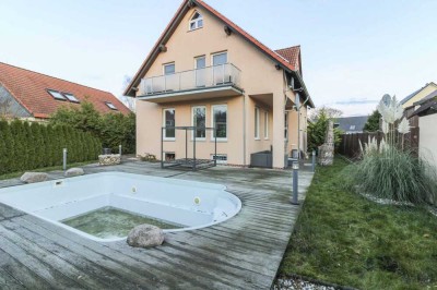 Gepflegtes Einfamilienhaus mit ELW, Garten, Spa-Bereich und 2 Garage in Sackgassenlage