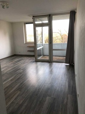 Köln Weiden - 1,5 Zimmerwohnung 45qm mit Tiefgaragenplatz - Aufzug -  Keller - Balkon