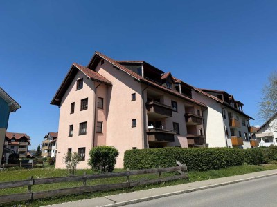 Kurzfristig beziehbare, sehr gepflegte 3,5 Zimmer-Wohnung mit Balkon in Isny