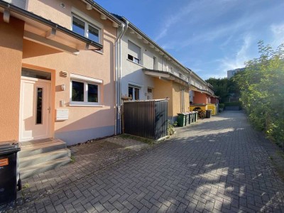 Attraktives 5-Zimmer-Reihenhaus mit EBK und zwei PKW Stellplätzen in Mainz-Finthen