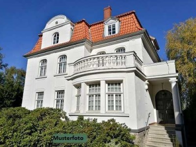 Stadtvilla mit Garage