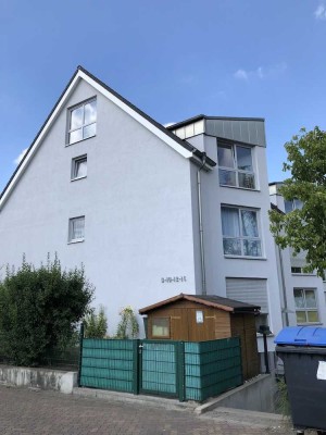 Sehr schöne 4-Zimmerwohnung mit Wintergarten, in ruhiger und gefragter Lage auf zwei Etagen.