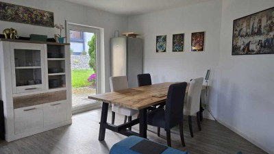 Helle EG-Wohnung 3ZKB mit Terrasse und  Carport