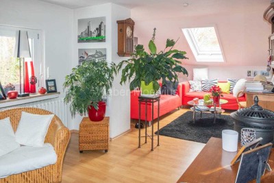 3-Parteienhaus in ruhiger Wohnlage mit Balkonen, Garten, 2 Garagen + 6 Stellplätzen