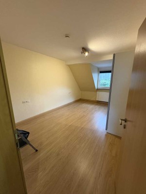 Helle 2-Zimmer Dachgeschosswohnung mit zusätzlichem Raum in Bochum-Hofstede