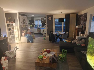 NEUWERTIGE 2ZKB Wohnung mit 110qm Privatgarten, Küche und Carport