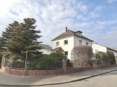 *** Stilvolles freistehendes 1-Familienhaus mit riesiger Garage und herrlichem Garten! ***