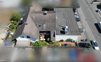 Vielseitige Immobilie mit Potenzial: 2-Familienhaus, vermietete Gewerbehalle & Ausbaureserve