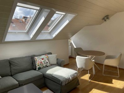 Möblierte, helle Dachgeschosswohnung in toller Lage über den Dächern von Stuttgart – West