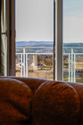 Völlig eingerichtete Neubauwohnung, Panoramaaussicht, Fahrstuhl, Luft-Wärme-Pumpe, Fußbodenheizung !