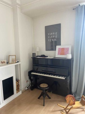 Lichtdurchflutete Altbauwohnung mit Wohnküche und Balkon