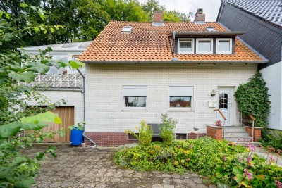 1-2 Familienhaus mit großem Garten in guter Lage!