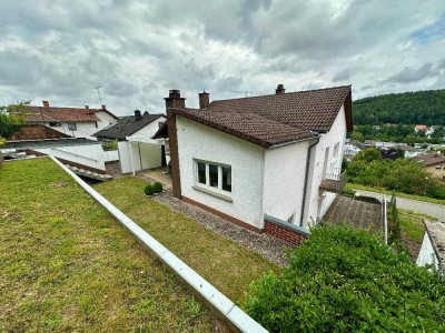 +++In unverbaubarer Lage: Charmantes Einfamilienhaus mit kleiner Einliegerwohnung, Panoramablick,...