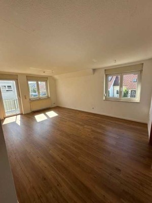 Geräumige 4-Zimmer-Wohnung in Feldrandnähe mit Balkon!